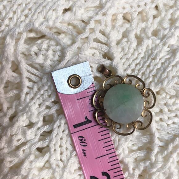 Vintage Asian Carved Green Jade Setting on Gold Tone Pendant for Necklace - Picture 4 of 6